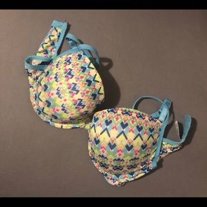 • Bundle of 2 size 36D bras •